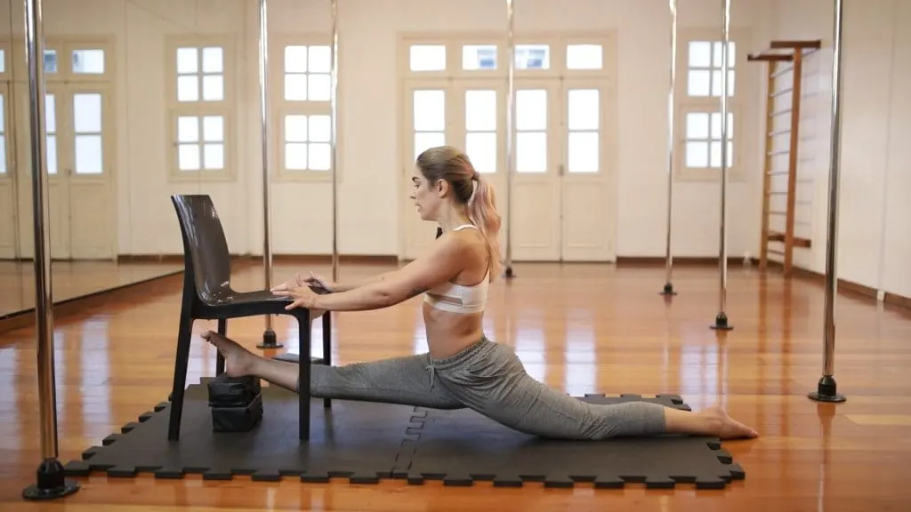Aula de flexibilidade para pole dancers
